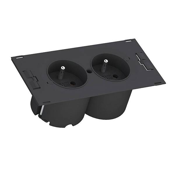 Schwarzes Doppelstromausgangmodul mit zwei runden Steckdosenöffnungen auf einer rechteckigen Montageplatte.