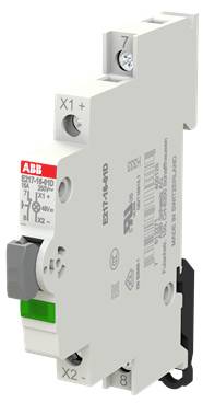 Weißes ABB-Elektrelaismodul mit beschrifteten Anschlüssen und einem grünen Statusindikator auf einem einfarbig weißen Hintergrund.