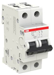 ABB Doppelpolschutzschalter mit weißem Gehäuse und schwarzen Kippschaltern, gekennzeichnet als C6, auf einfachem weißem Hintergrund dargestellt.