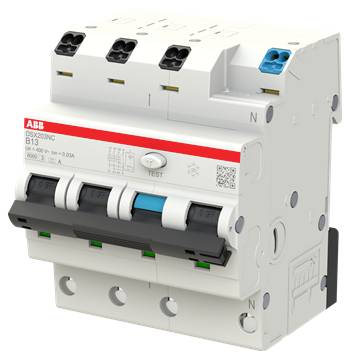 ABB B13 Leitungsschutzschalter mit drei schwarzen Schaltern, einer blauen Neutralleiter-Klemme und einer Prüftaste auf einem weißen Elektrogerät.
