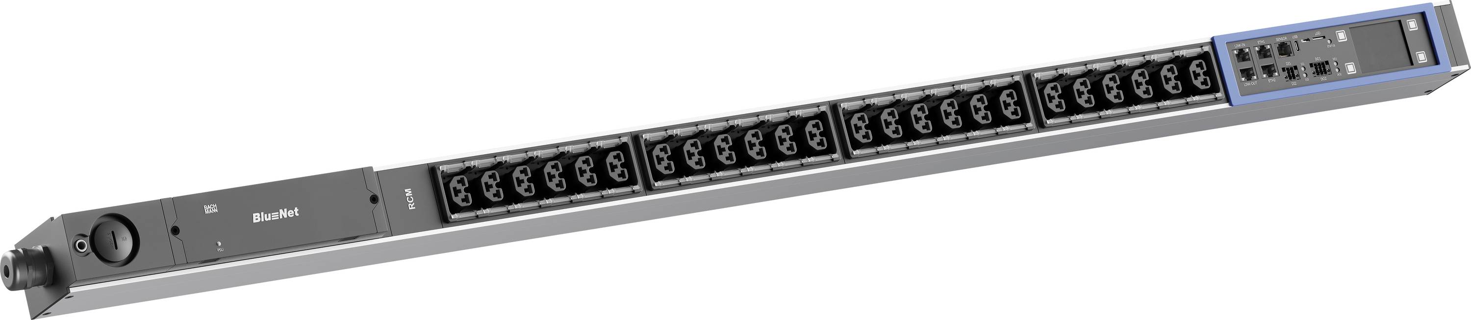 Rack-montierte Stromverteilungseinheit mit mehreren Auslässen und einem blauen digitalen Display auf der rechten Seite.