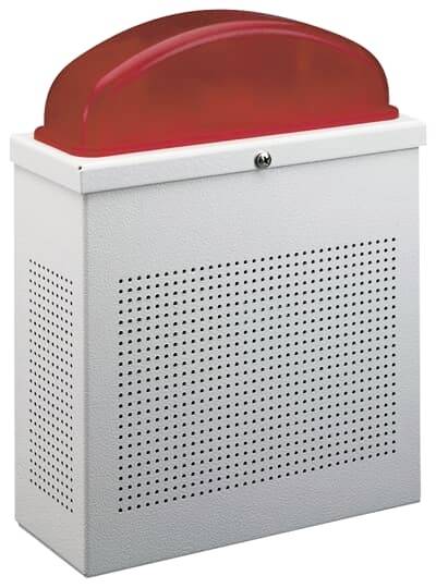 Wandmontierte Notfallalarmeinheit mit einem roten durchscheinenden Leuchtfeuer oben und einem perforiertes weißes Metallgehäuse.