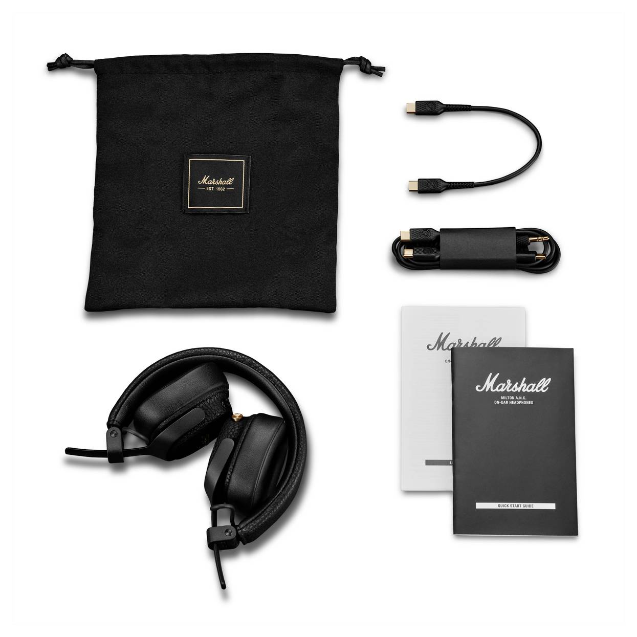 Marshall Kopfhörer-Set mit schwarzer Tragetasche, USB-Kabel, Audiokabel und Benutzerhandbüchern auf weißem Hintergrund angezeigt.