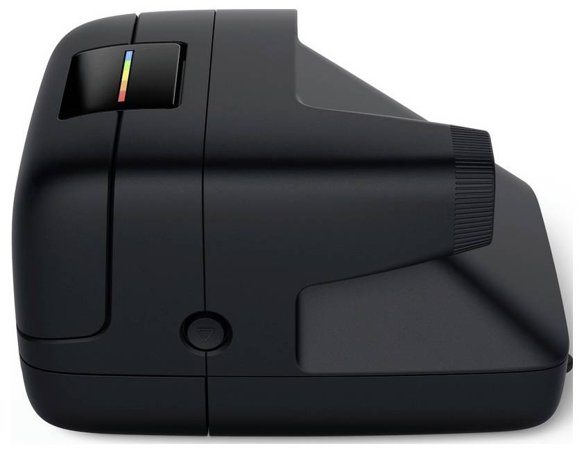 Schwarze ergonomische Computermaus mit vertikalem Design und einem kleine regenbogenfarbig beleuchteten Indikator oben.