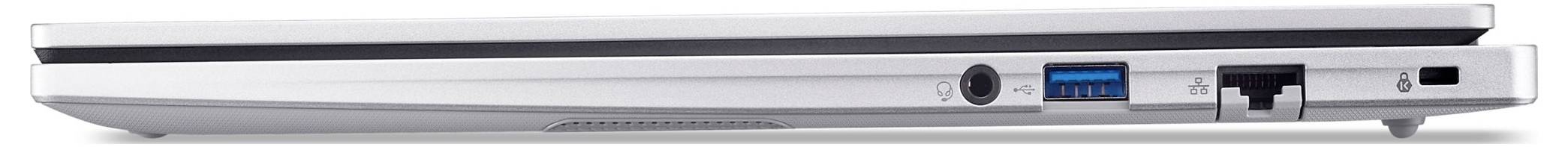 Seitenansicht eines silbernen Laptops, die die Vorderkante mit einem USB-Anschluss, einer Webcam und einem Kartensteckplatz zeigt.