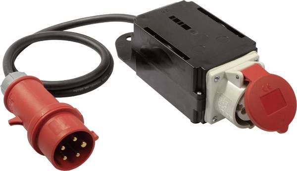 Tragbarer elektrischer Adapter mit rotem Industriestecker und Buchse, die durch ein schwarzes Kabel verbunden sind.