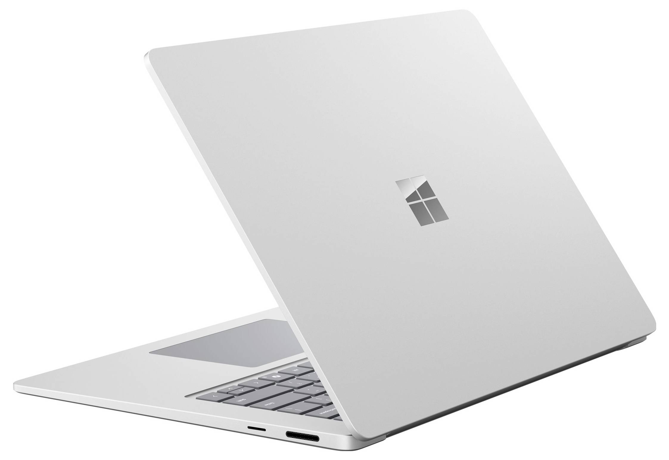 Silberner Laptop, teilweise geöffnet auf weißem Hintergrund, zeigt die Tastatur und ein Windows-Logo auf dem Deckel.