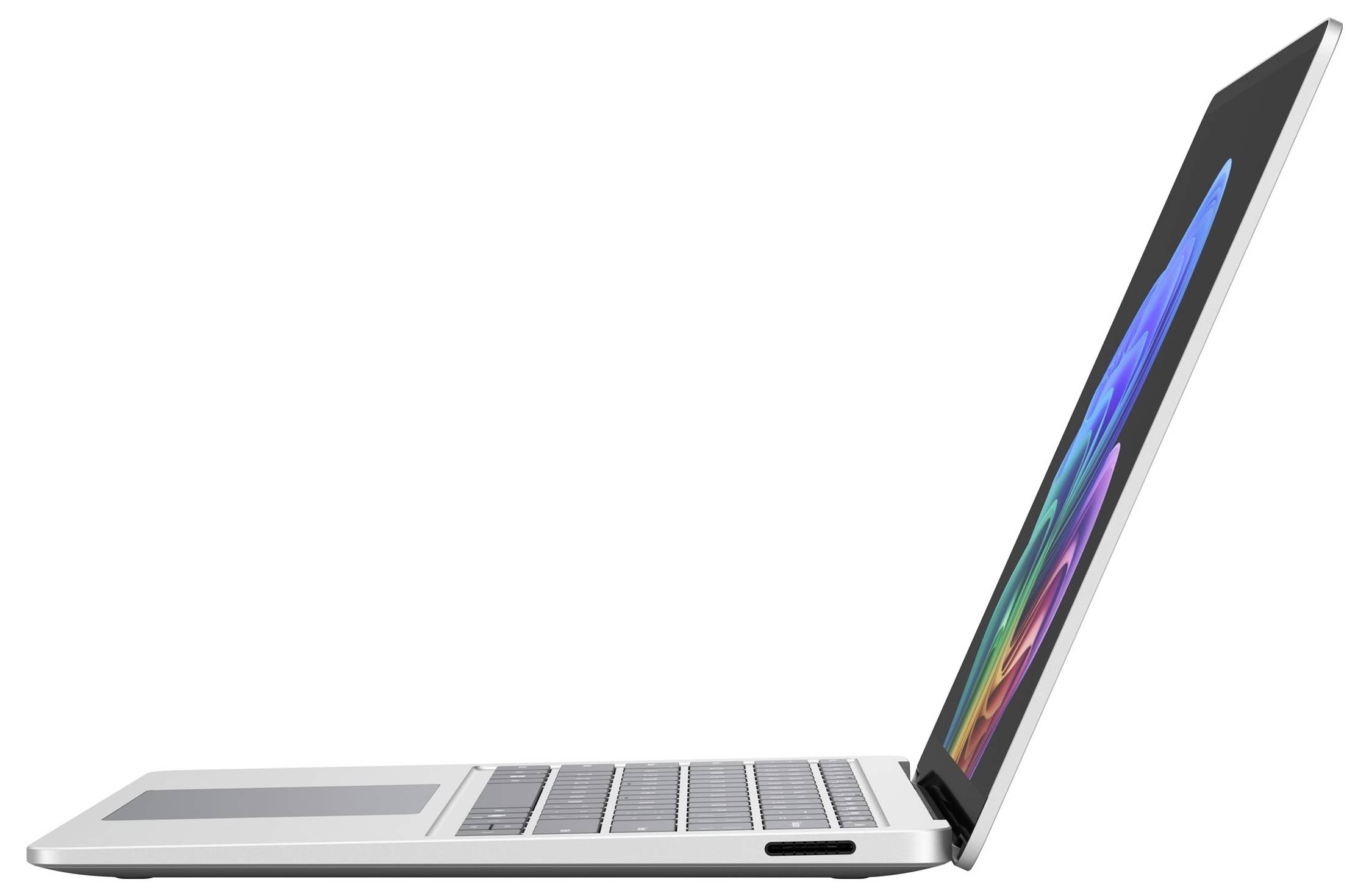 Seitenansicht eines dünnen silbernen Laptops, der teilweise geöffnet ist und die Tastatur sowie einen farbenfrohen Bildschirm auf weißem Hintergrund zeigt.