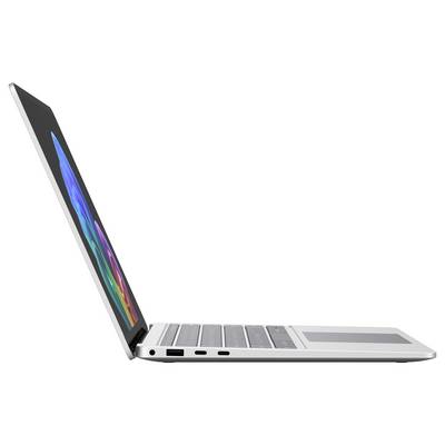 Seitenansicht eines dünnen silbernen Laptops, der in einem Winkel geöffnet ist und einen farbenfrohen Bildschirm und eine Tastatur auf weißem Hintergrund zeigt.