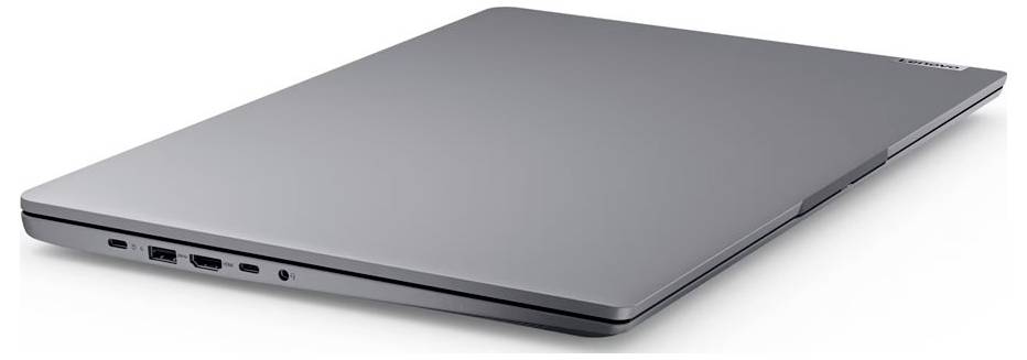 Geschlossener silberner Laptop aus einem Winkel betrachtet, der sein schlankes Profil und die Seitenports auf weißem Hintergrund zeigt.