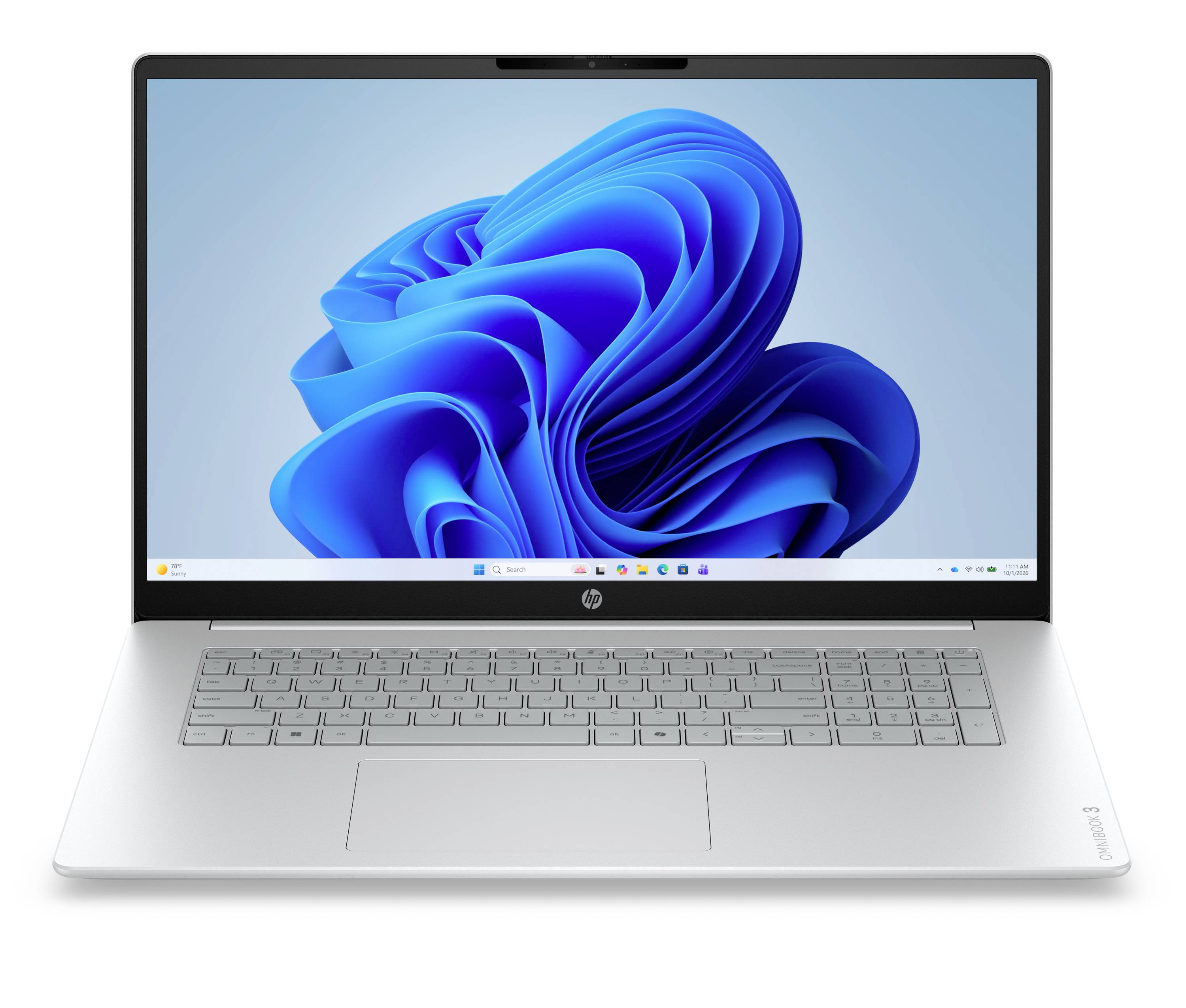 Silberner HP-Laptop offen und nach vorne gerichtet, zeigt das Windows 11 blaue Wirbel-Hintergrundbild auf dem Bildschirm.