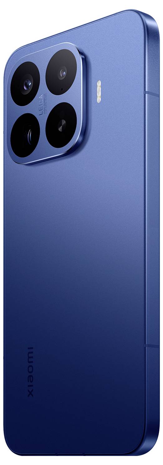 Nahaufnahme der Rückseite eines blauen Xiaomi-Smartphones mit einem quadratischen Quad-Kamera-Modul und dem "Xiaomi"-Logo.