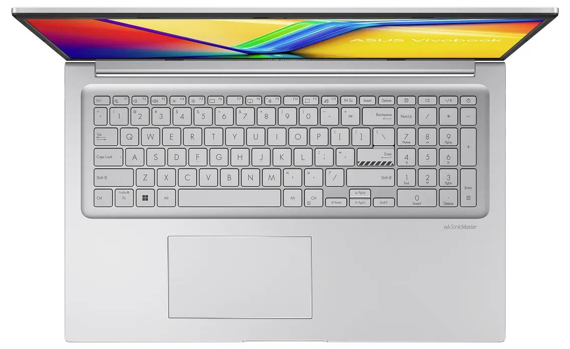 Draufsicht auf einen silbernen Laptop mit einer vollständigen Tastatur, großem Trackpad und hellem mehrfarbigem Bildschirm.