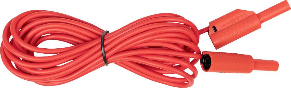 Aufgerolltes rotes Verlängerungskabel mit Stecker und Buchse, zusammengebunden mit einer schwarzen Wickelbindung auf weißem Hintergrund.