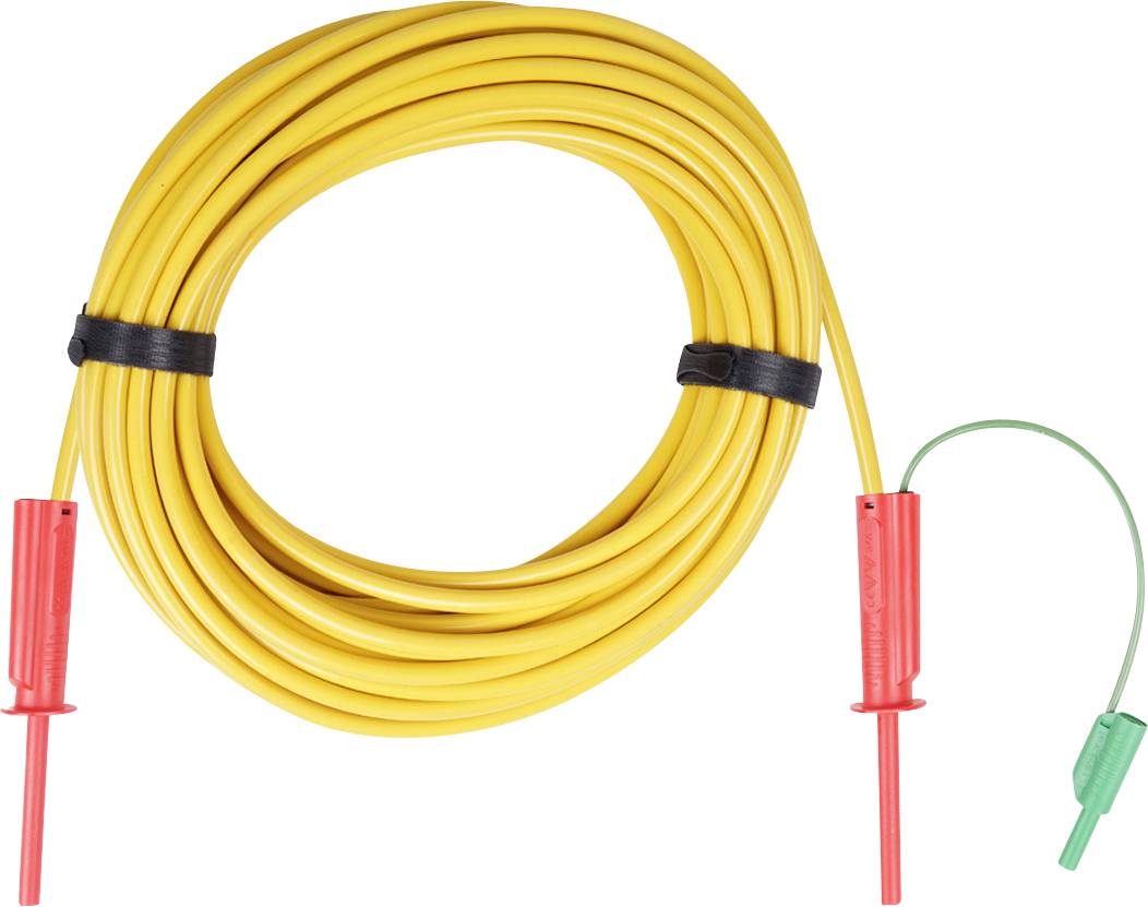 Aufgerolltes gelbes Verlängerungskabel mit roten Steckern und einer grünen Adapterkabel, isoliert auf weißem Hintergrund.