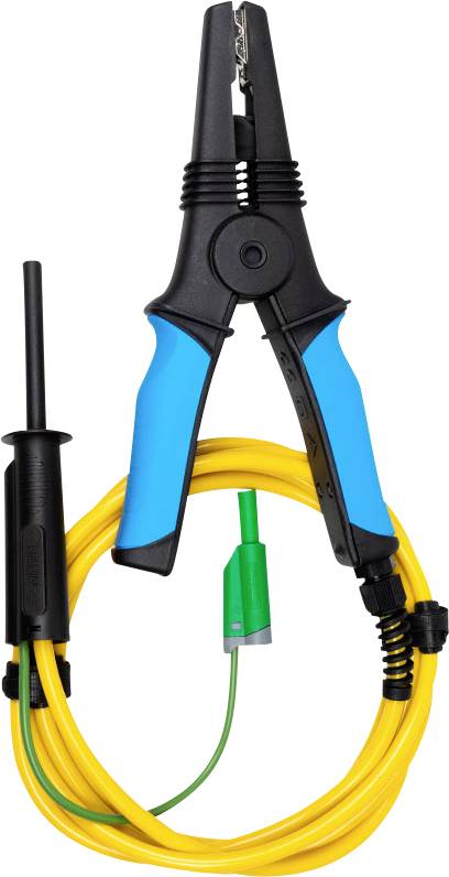 Gelbes Kabel mit schwarz-blauem Abisolier-/Crimpwerkzeug und angebrachten schwarzen und grünen Prüfspitzen, auf weißem Hintergrund dargestellt.