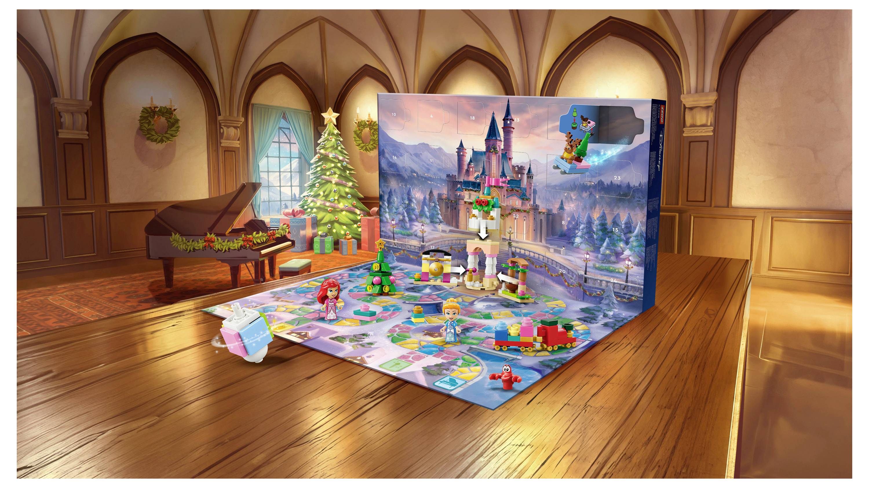 Ein festliches LEGO-ähnliches Burgspielset mit Weihnachtsdekorationen und Spielzeugen auf einem Holzboden in einem warmen, kathedralenähnlichen Raum.