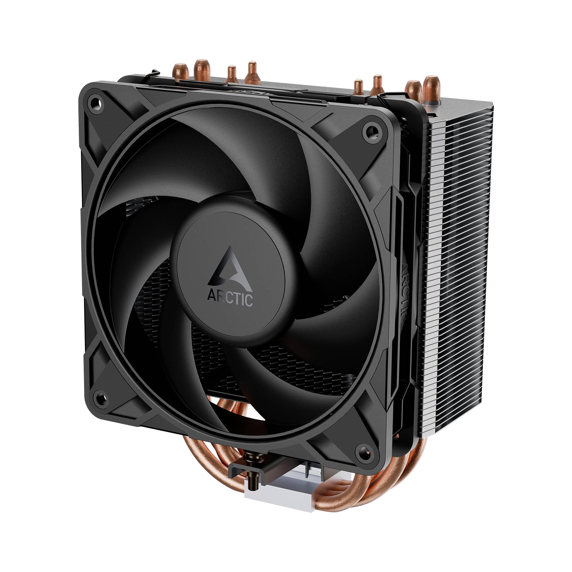 Schwarzer Arctic-CPU-Luftkühler mit frontalem Lüfter, Kupferwärmerohr und gestapelten Metalllamellen auf weißem Hintergrund.
