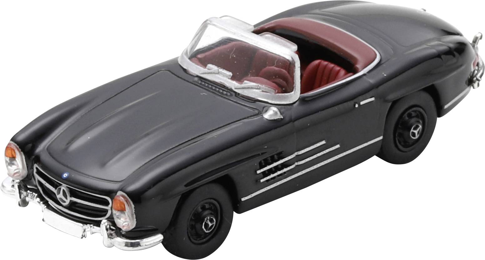 Schwarzes klassisches Mercedes-Benz Cabriolet-Modellauto mit rotem Interieur, gezeigt auf weißem Hintergrund.