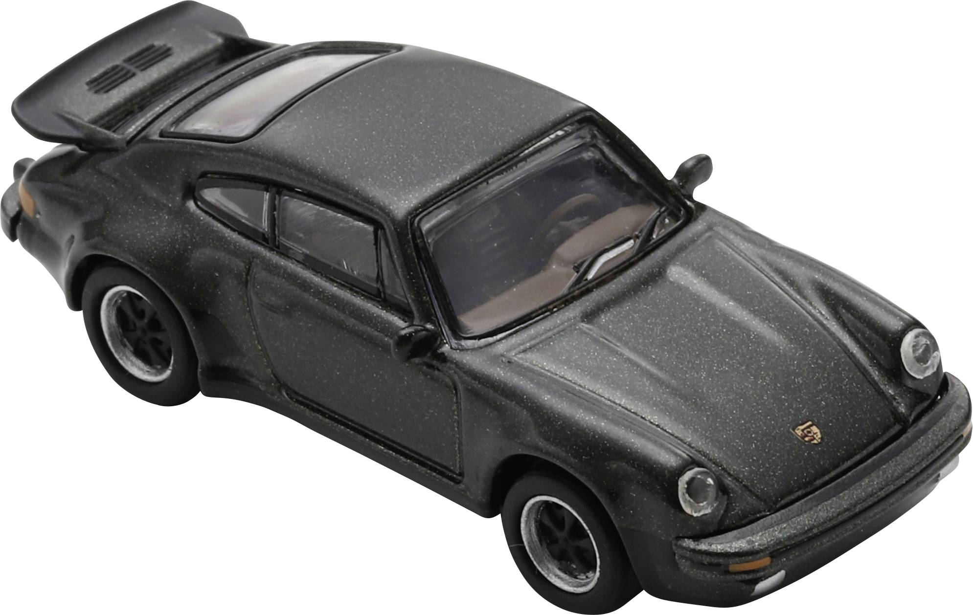 Schwarzes Spielzeugmodell eines Porsche 911, dargestellt in seitlicher Vorderansicht auf weißem Hintergrund.