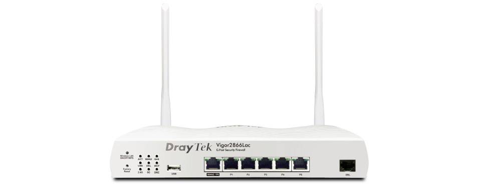Weißer DrayTek Vigor2866LoC WLAN-Router mit zwei Antennen und vorderen Statusleuchten, dargestellt vor einem einfachen Hintergrund.