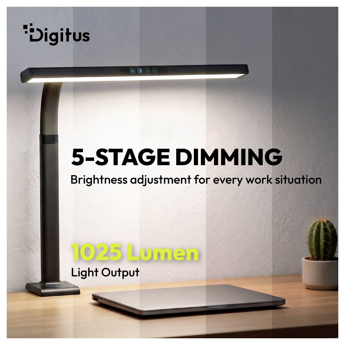 Digitus Schreibtischleuchte über einem Laptop bewirbt „5-STUFIGES DIMMEN" mit „1025 Lumen" Lichtstrom und Helligkeitsregelung für die Arbeit.