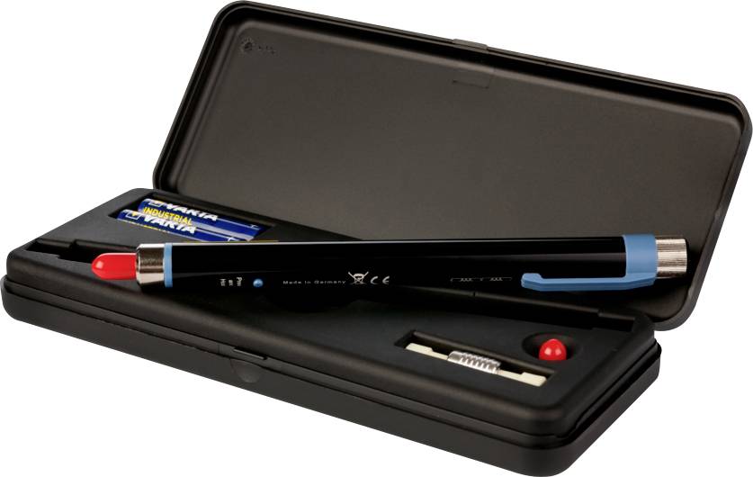 Schwarzes stiftförmiges Diagnostikgerät in einem Etui mit austauschbaren Spitzen und Batterien zur Augenuntersuchung.
