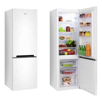 Weiß zweittüriger Kühlschrank, geschlossen und offen dargestellt, mit sichtbaren Regalen, Türfächern und Schubladen, gefüllt mit Lebensmitteln und Getränken.