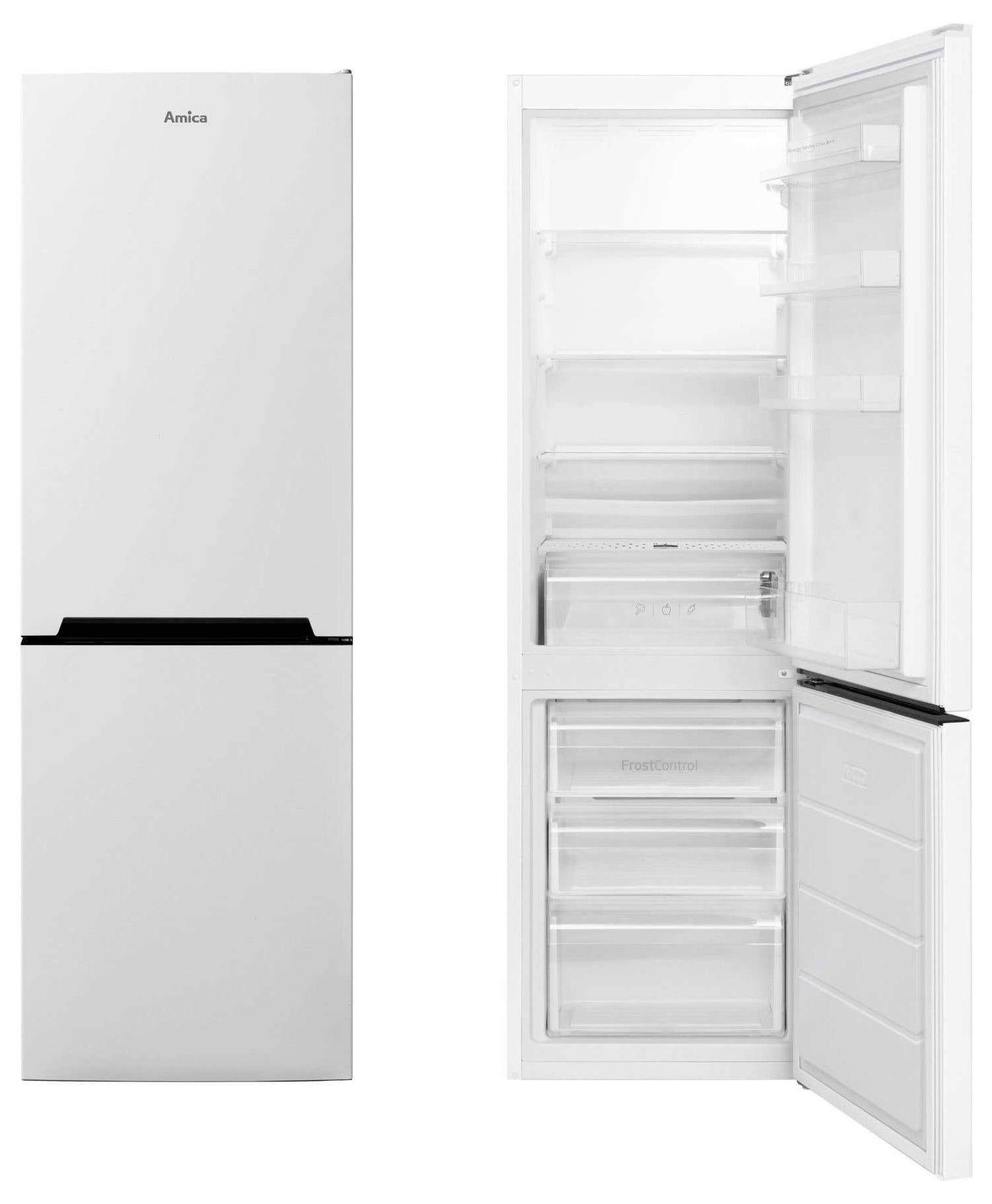 Weißer Amica-Kühlschrank, links geschlossen und rechts offen dargestellt, zeigt Regale, Schubladen und Türfächer im Inneren.