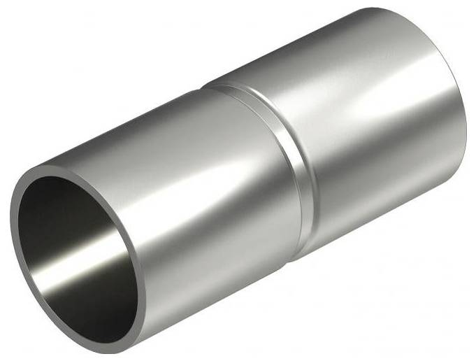 Metallisches zylindrisches Rohrfitting mit glatter silberner Oberfläche, isoliert auf weißem Hintergrund dargestellt.