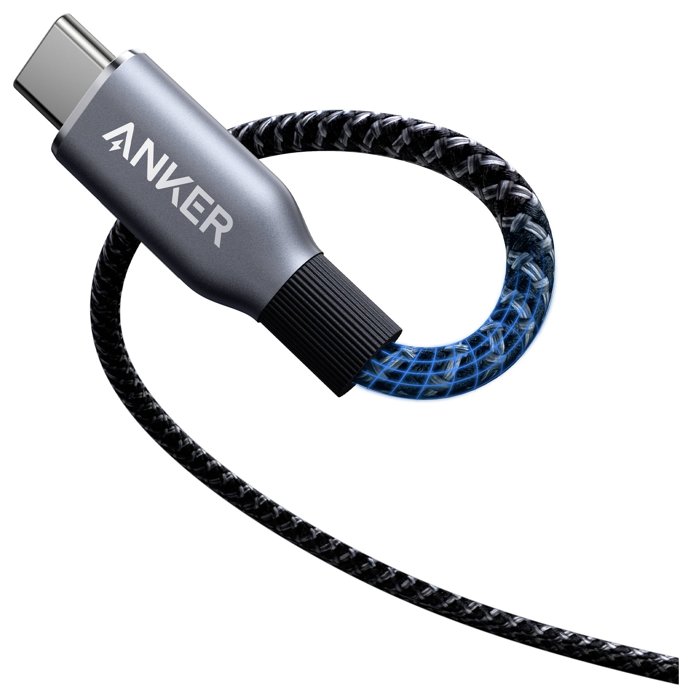 Anker USB-C-Ladekabel mit geflochtener schwarzer Schnur und blauem verstärktem Abschnitt, aufgerollt auf weißem Hintergrund dargestellt.