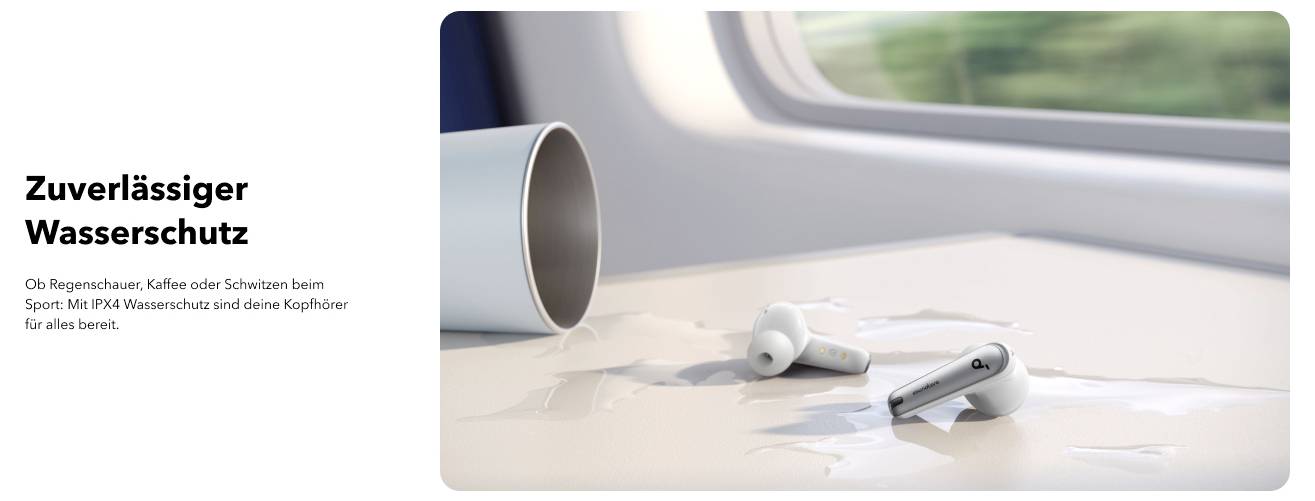 Zuverlässiger Wasserschutz<br><br>Eine umgekippte Tasse verschüttet Flüssigkeit neben Kopfhörern neben einem Flugzeugfenster.
