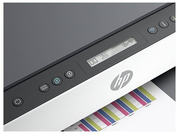 Nahaufnahme eines HP-Druckerbedienfelds mit Statusleuchten und kleinem Display, darunter wird ein Farbdokument gedruckt.