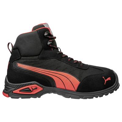 Schwarzer und roter High-Top-Arbeitsschuh mit Puma-Logo, in der Seitenansicht auf weißem Hintergrund dargestellt.