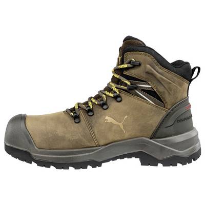 Braun-schwarzer Puma-Wanderstiefel in hoher Ausführung mit schwarzer Zehenkappe, gepolstertem Knöchelkragen und dicker schwarzer Profilsohle, in Seitenansicht auf weißem Hintergrund gezeigt.
