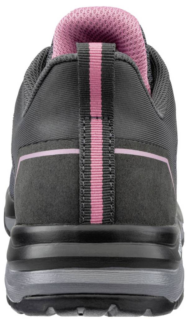 Rückansicht eines schwarzen und rosa Sportschuhs mit einem rosa gepolsterten Kragen und gestreifter Zuglasche auf weißem Hintergrund.
