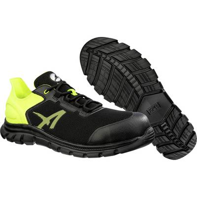 Schwarzer und neongelber Sicherheits-Sneaker mit robuster Sohle, von der Seite dargestellt mit der profilierten Außensohle, die dahinter angezeigt wird.