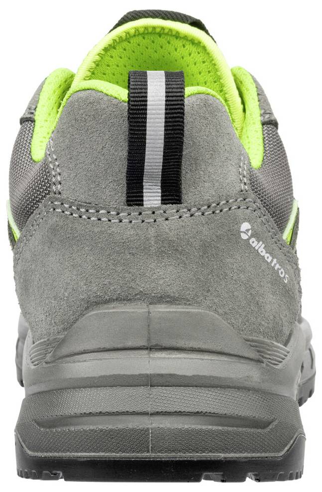 Rückansicht eines grau und neongrünen Wanderschuhs mit schwarzem Zugriemen und dicker Profilsohle.