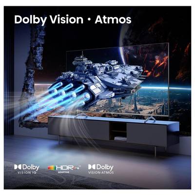 Dolby Vision Atmos TV-Werbung zeigt ein Raumschiff, das durch den Weltraum rast, auf einem großen Bildschirm, mit Dolby Vision IQ, HDR Adaptive und Dolby Vision Atmos Logos.