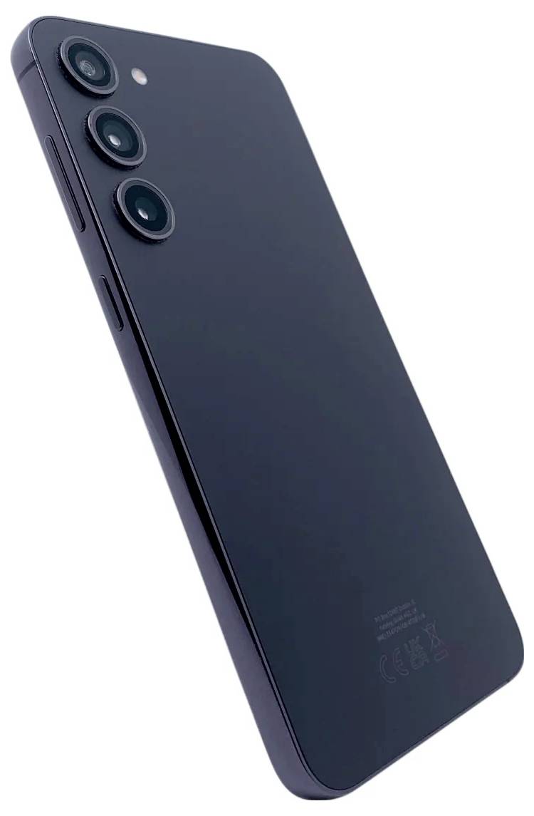 Rückansicht eines dunklen Smartphones mit drei rückseitigen Kameras und einem Blitz auf weißem Hintergrund.