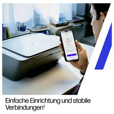 Person hält ein Smartphone, das eine Drucker-Setup-App anzeigt, neben einem Drucker, mit deutschem Text "Einfache Einrichtung und stabile Verbindungen"