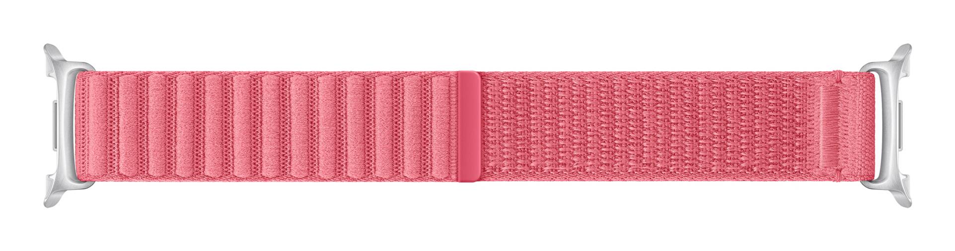 Rosa verstellbares Nylon-Hundehalsband mit silbernem Metallverschluss und Beschlägen, flach auf weißem Hintergrund angezeigt.