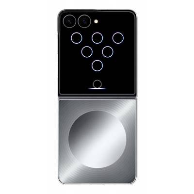 Nahaufnahme eines faltbaren Smartphones, das einen schwarzen Rücken mit Doppelkameras und kreisförmigen Touch-Indikatoren über einem silbernen unteren Bereich mit einem großen runden Fingerabdrucksensor zeigt.