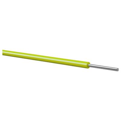 Grünes isoliertes Kabel mit einem abgestreiften Ende, das einen silbernen Metalldrahtverbinder freilegt.