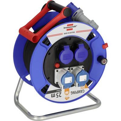 Blaubleche Kabelrolle mit rotem Griff und mehreren geschützten Steckdosen auf einem Metallgestell, mit den Aufschriften "brennenstuhl" und "MADE IN AUSTRIA".