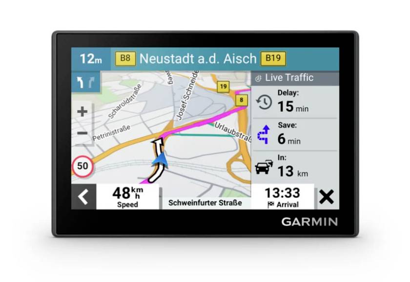 Garmin GPS-Navigationbildschirm zeigt eine Kartenstrecke nach Neustadt a.d. Aisch über B8/B19, mit Live-Verkehr, 15 Min. Verzögerung, 6 Min. gespart, 13 km verbleibend und Ankunft um 13:33 Uhr.