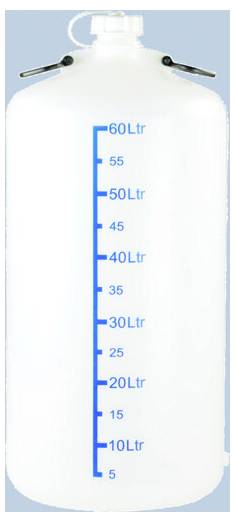 Weißer Kunststofftank mit Füllstandsmarkierungen von 5 bis 60 Liter an der Vorderseite, auf hellblauem Hintergrund dargestellt.