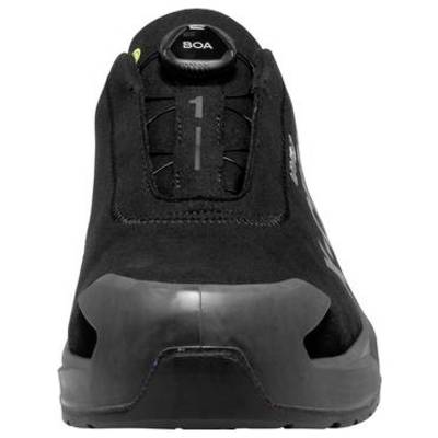 Schwarzer Sportschuh mit BOA-Drehverschluss, von vorne auf weißem Hintergrund gezeigt.