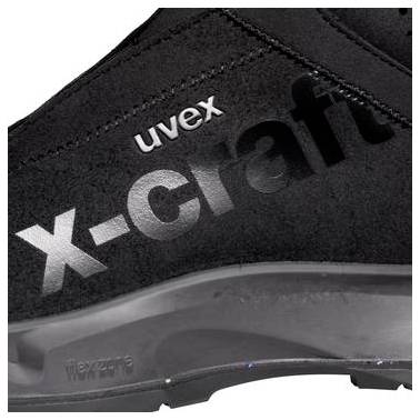Nahaufnahme eines schwarzen uvex X-Craft Sicherheitsstiefels mit seitlichem Logo und robuster Sohle.