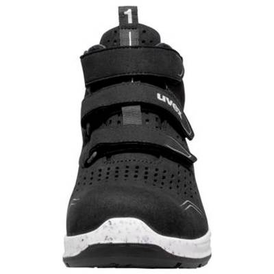 Schwarzer Sportschuh mit weißer Sohle, von vorne dargestellt vor weißem Hintergrund, mit zwei Klettverschlüssen und "UVEX"-Branding auf dem Obermaterial.